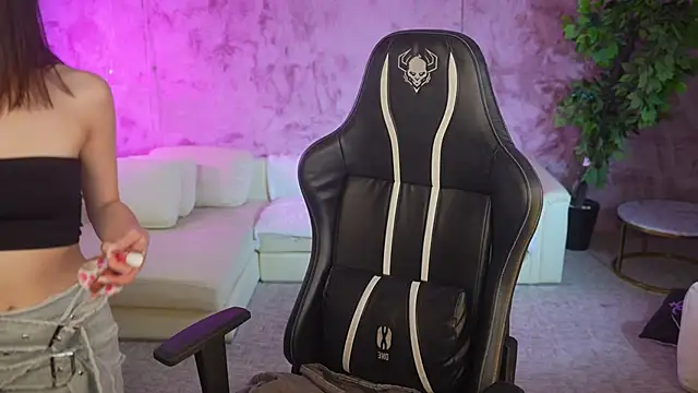 Selena Glow online show from October 5, 2025, 6:42 pm