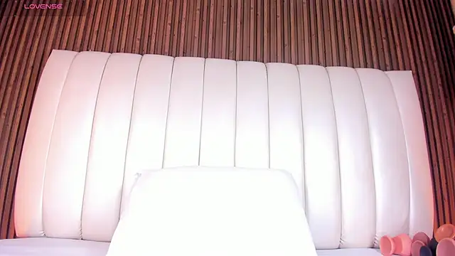 SandraMilerr online show from June 7, 2026, 4:18 am