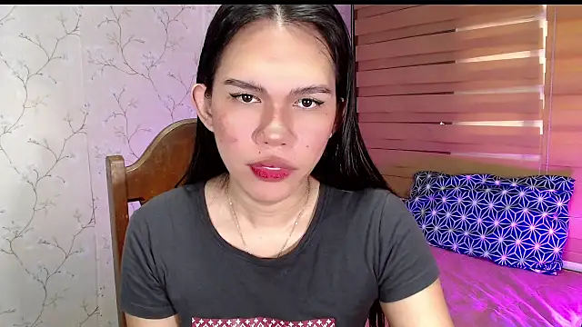 TssluttyNikka online show from September 17, 2025, 4:03 am