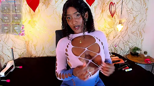 Snapshot of NAOMY_COOPER chatting on June 12, 2026, 8:39 pm NAOMY COOPER online show from June 12, 2026, 8:39 pm