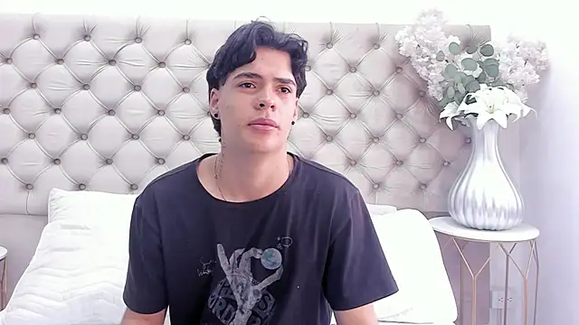 BenitoSaenz online show from September 21, 2025, 12:32 pm