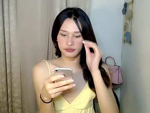 SerenaCortesi online show from April 8, 2026, 4:08 pm