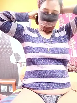 Hotpuja25 online show from February 7, 2026, 4:31 am