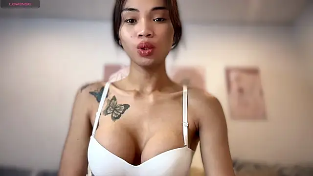 Snapshot of Angelfabxx chatting on March 6, 2026, 10:27 pm Angelfabxx online show from March 6, 2026, 10:27 pm