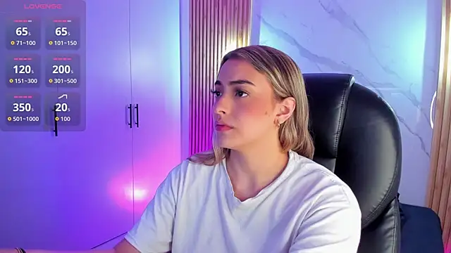 Snapshot of KYLIE_JONES6 chatting on November 24, 2025, 3:06 am KYLIE JONES6 online show from November 24, 2025, 3:06 am