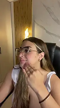 Snapshot of KYLIE_JONES6 chatting on September 25, 2025, 3:34 am KYLIE JONES6 online show from September 25, 2025, 3:34 am