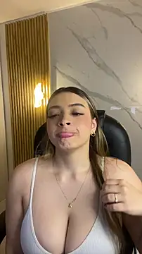 Snapshot of KYLIE_JONES6 chatting on October 4, 2025, 3:52 am KYLIE JONES6 online show from October 4, 2025, 3:52 am