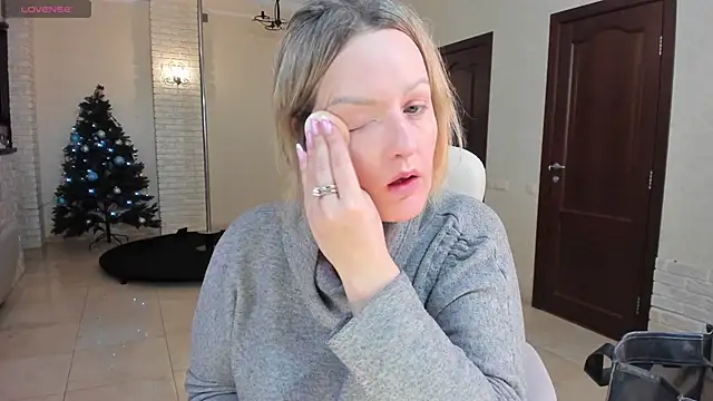 MariemLui online show from January 13, 2026, 1:48 pm