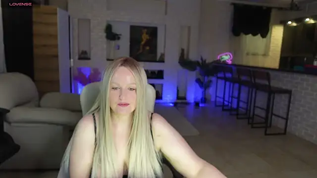 MariemLui online show from June 7, 2026, 1:27 pm