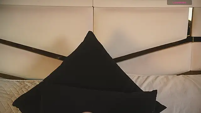 ambar rosse25 online show from September 9, 2025, 11:41 am