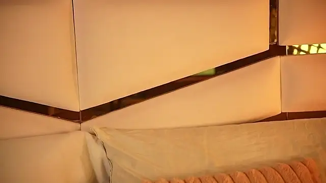 ambar rosse25 online show from October 5, 2025, 11:45 am