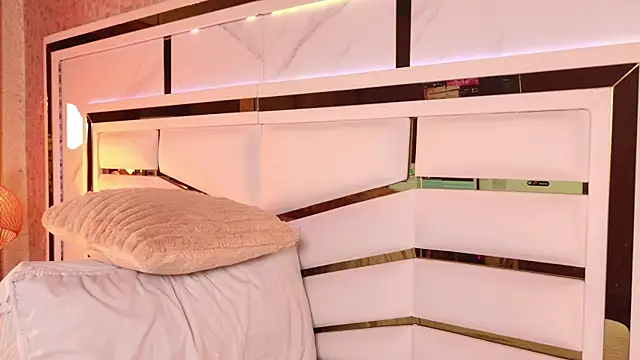 ambar rosse25 online show from September 30, 2025, 12:00 pm