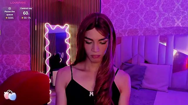 LIHIAN TAY online show from November 13, 2025, 3:54 am