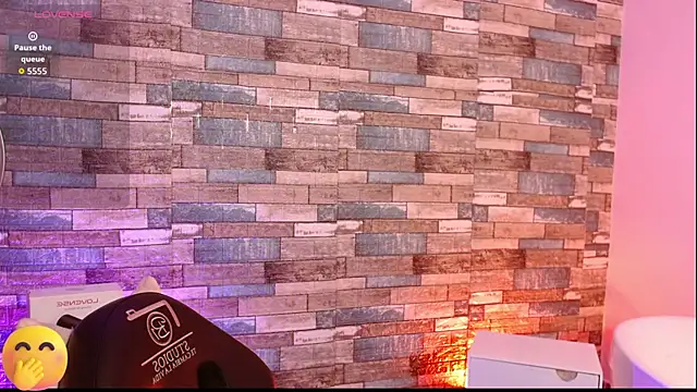 LIHIAN TAY online show from October 4, 2025, 12:07 pm