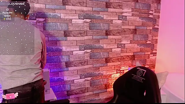 LIHIAN TAY online show from October 3, 2025, 12:28 pm