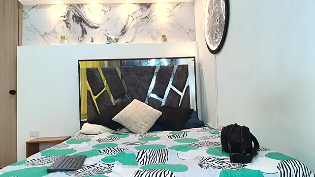 PRETTY SEX1 online show from October 4, 2025, 1:45 pm