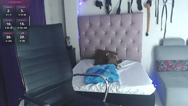 angierot2025 online show from November 6, 2025, 3:10 am