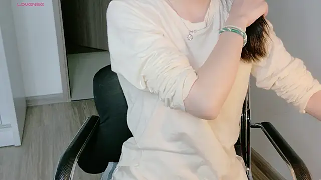 Ryeon 99 online show from May 22, 2026, 3:04 am