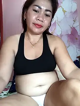 Snapshot of sexybitch_02 chatting on May 12, 2026, 3:03 am sexybitch 02 online show from May 12, 2026, 3:03 am
