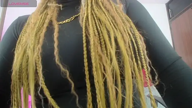 BarbaraGil1 online show from September 18, 2025, 1:25 pm