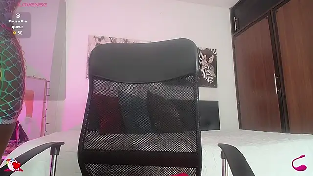 BarbaraGil1 online show from September 30, 2025, 2:01 pm