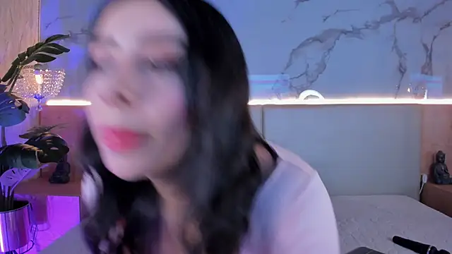 ValSmith  online show from October 21, 2025, 4:34 am