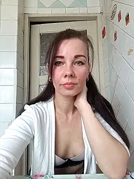 Snapshot of Adeline3302 chatting on April 17, 2026, 12:19 pm Adeline3302 online show from April 17, 2026, 12:19 pm