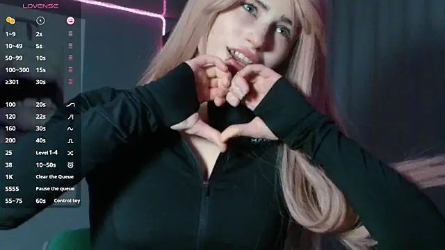 PieraMarch online show from December 15, 2025, 8:14 pm