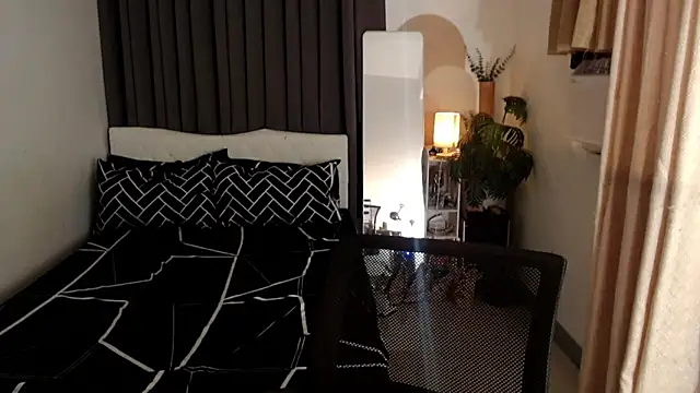 Ur QueenCamilla online show from September 11, 2025, 2:22 am