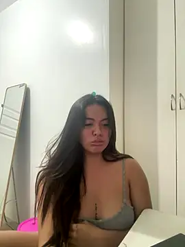 urasianlady online show from October 17, 2025, 4:09 pm