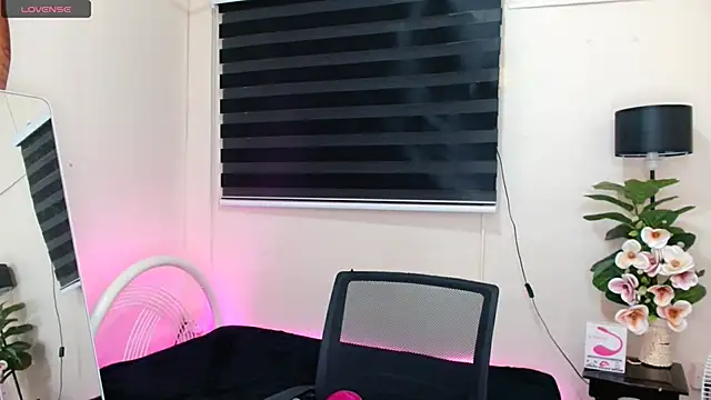 Snapshot of angelaxmonroe chatting on September 24, 2025, 2:51 am angelaxmonroe online show from September 24, 2025, 2:51 am