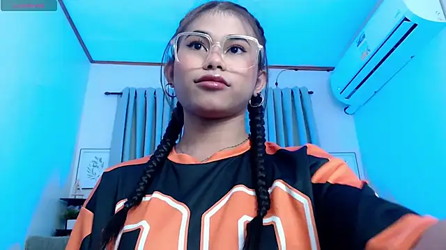 PrettyBlythes TS online show from November 17, 2025, 8:51 am