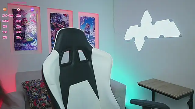 NicoleCrawft online show from September 9, 2025, 7:34 pm