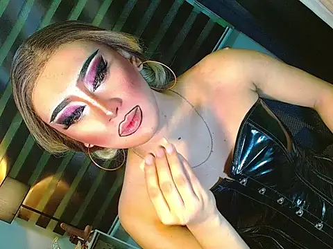 Snapshot of Queen_yasii_88 chatting on June 17, 2026, 1:21 pm Queen yasii 88 online show from June 17, 2026, 1:21 pm