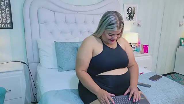 KiimBrooks online show from September 28, 2025, 11:17 am