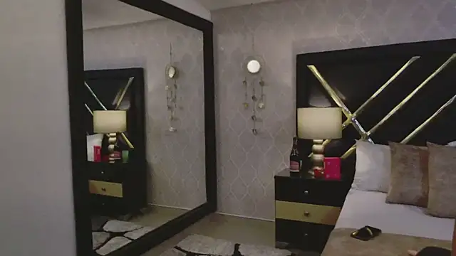 KiimBrooks online show from November 9, 2025, 11:03 am