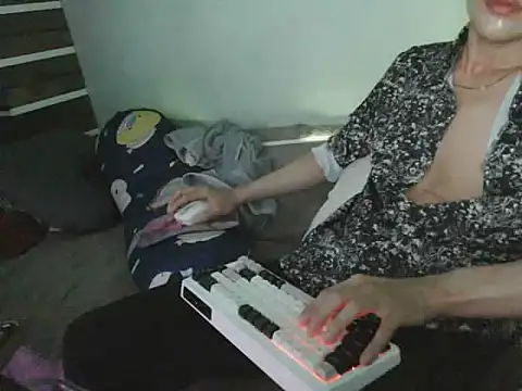 boyhigh1997 online show from October 21, 2025, 7:52 am