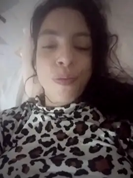 chicalunar24 online show from November 25, 2025, 1:17 am