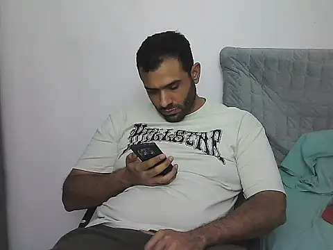 Snapshot of morenocabro10 chatting on February 24, 2026, 3:29 am morenocabro10 online show from February 24, 2026, 3:29 am