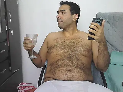 Snapshot of morenocabro10 chatting on March 3, 2026, 6:37 pm morenocabro10 online show from March 3, 2026, 6:37 pm