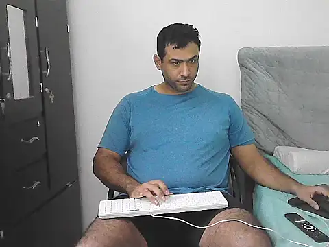morenocabro10 online show from April 23, 2026, 9:38 pm