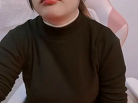 Snapshot of Alinee777 chatting on January 8, 2026, 1:44 am Alinee777 online show from January 8, 2026, 1:44 am