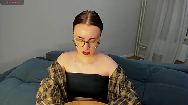 MewStella online show from April 27, 2026, 3:21 pm