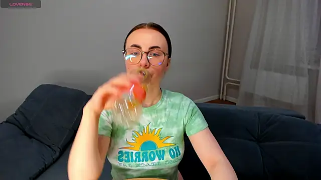 MewStella online show from May 5, 2026, 4:10 pm