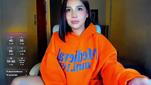LauraLoove online show from July 29, 2026, 11:53 am