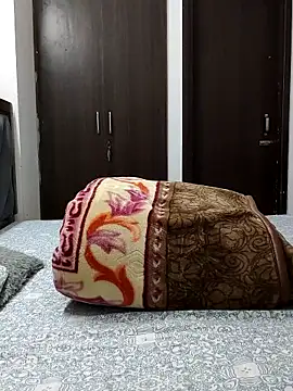 sweetpj online show from October 10, 2025, 6:31 pm