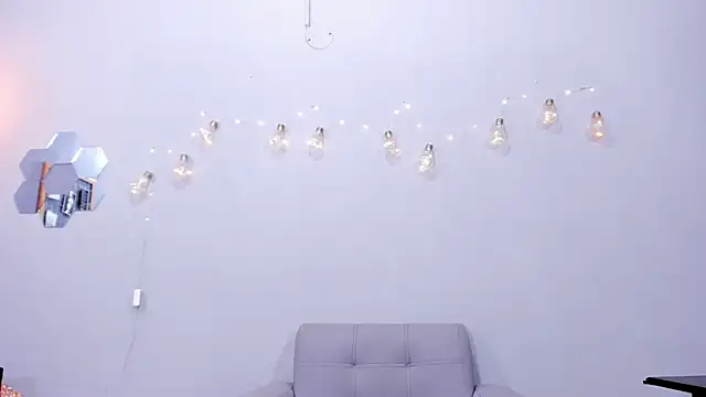 alianim online show from October 16, 2025, 7:44 pm