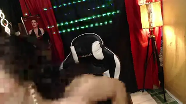 cuvyliciuos4u online show from November 11, 2025, 8:58 pm