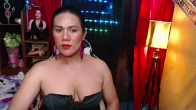 cuvyliciuos4u online show from November 18, 2025, 7:22 am