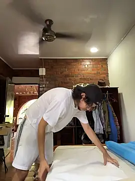 Luxx 14 online show from April 10, 2026, 4:25 pm